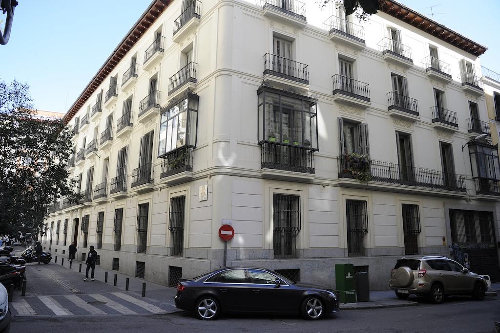 Gran Via Suites Madrid Exterior photo